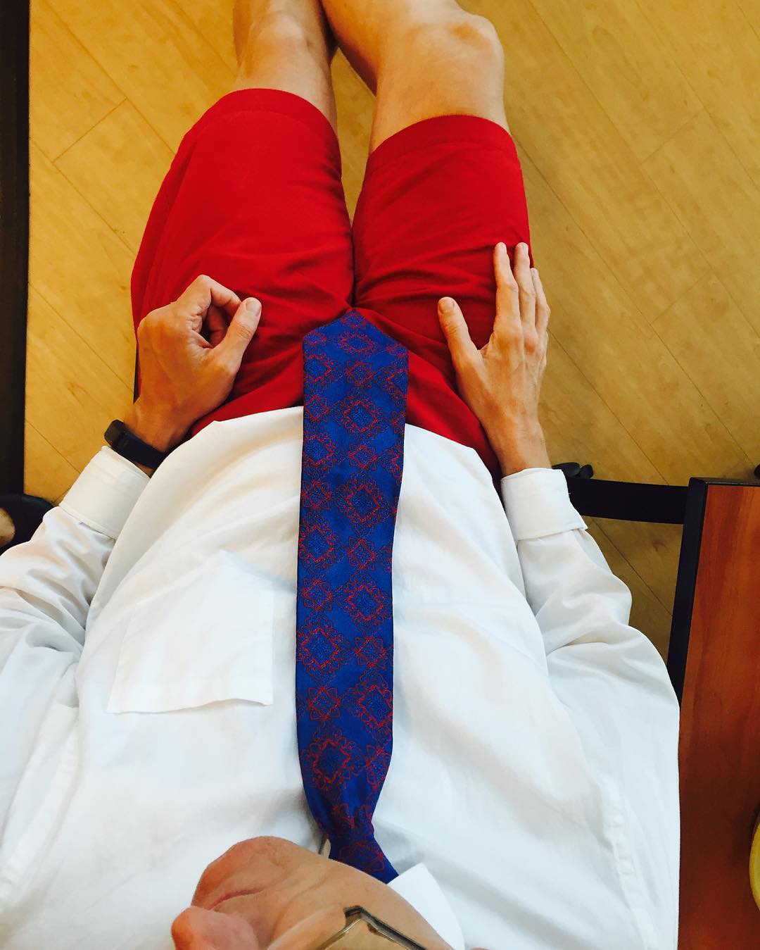 Rocking red shorts and awesome #tiedayfriday vintage Jerry